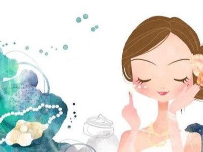 秋冬使用芳香世家玫瑰純露補(bǔ)水，肌膚瑩潤(rùn)又亮澤!