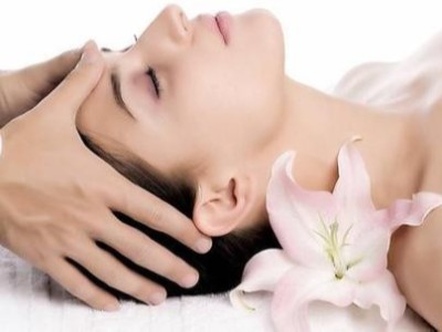 想知道冬季肌膚嫩滑亮麗秘訣是啥?離不開(kāi)芳香世家這三大精油