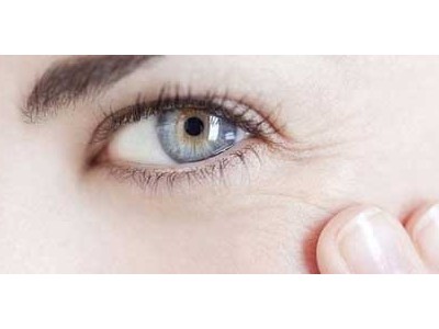 芳香世家教你使用精油淡化眼周細(xì)紋