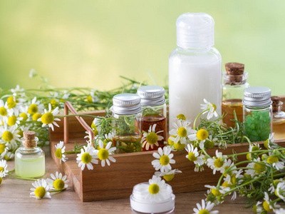 炎炎夏日,怎么少得了羅馬洋甘菊純露呢