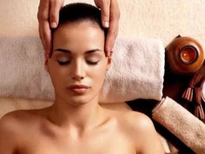 芳香世家教你用精油做一個(gè)精致女人